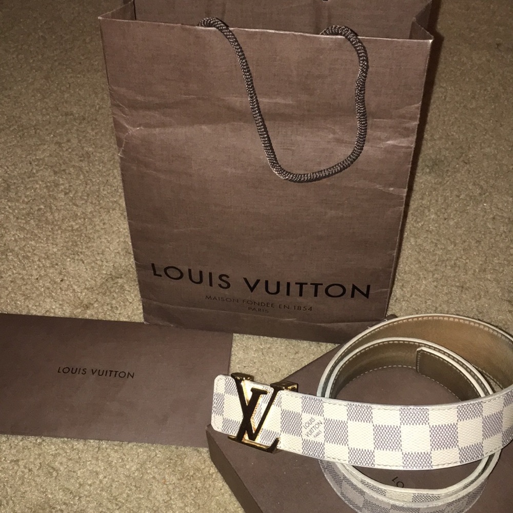 Louis Vuitton Damiera Belt .